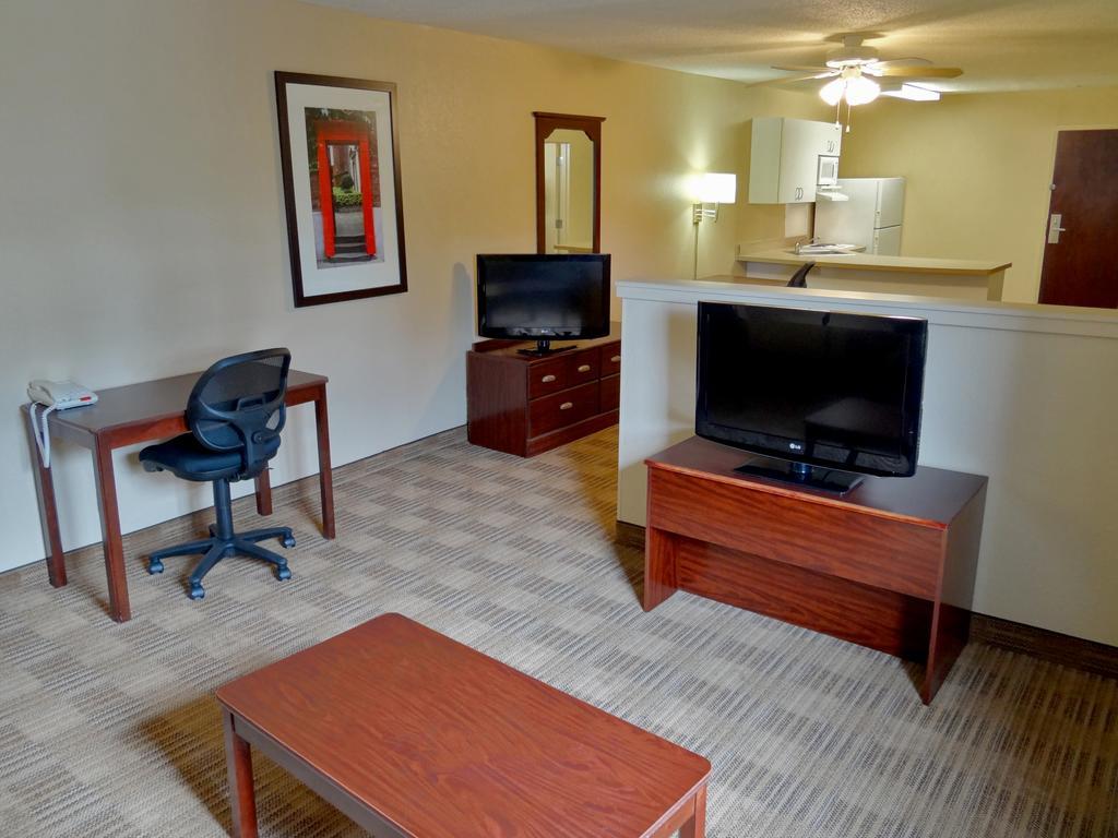 Extended Stay America Suites - Milwaukee - Waukesha Bagian luar foto